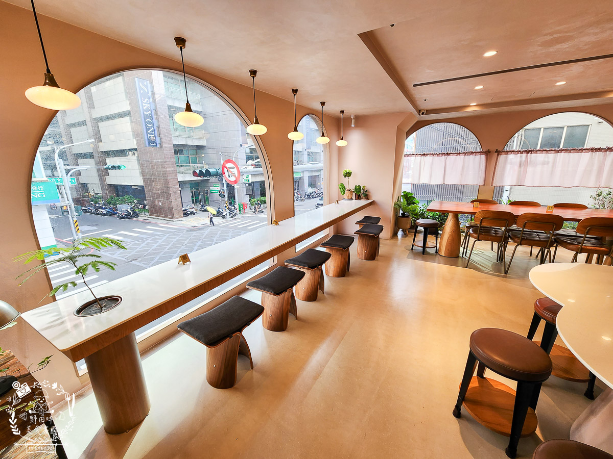 高雄網美咖啡廳推薦[隅室咖啡 us café 六合店]奢華高貴的絕美早午餐咖啡店！