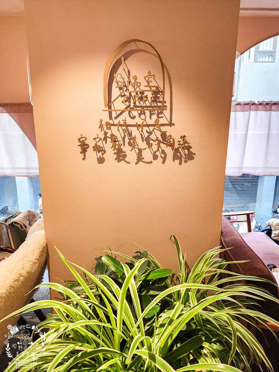 高雄網美咖啡廳推薦[隅室咖啡 us café 六合店]奢華高貴的絕美早午餐咖啡店！