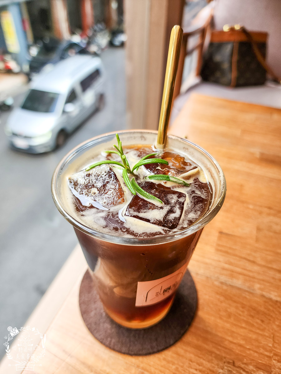 高雄網美咖啡廳推薦[隅室咖啡 us café 六合店]奢華高貴的絕美早午餐咖啡店！