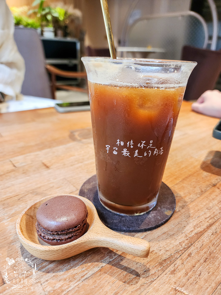 高雄網美咖啡廳推薦[隅室咖啡 us café 六合店]奢華高貴的絕美早午餐咖啡店！