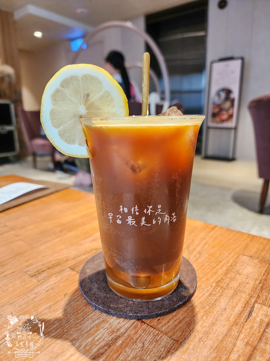 高雄網美咖啡廳推薦[隅室咖啡 us café 六合店]奢華高貴的絕美早午餐咖啡店！