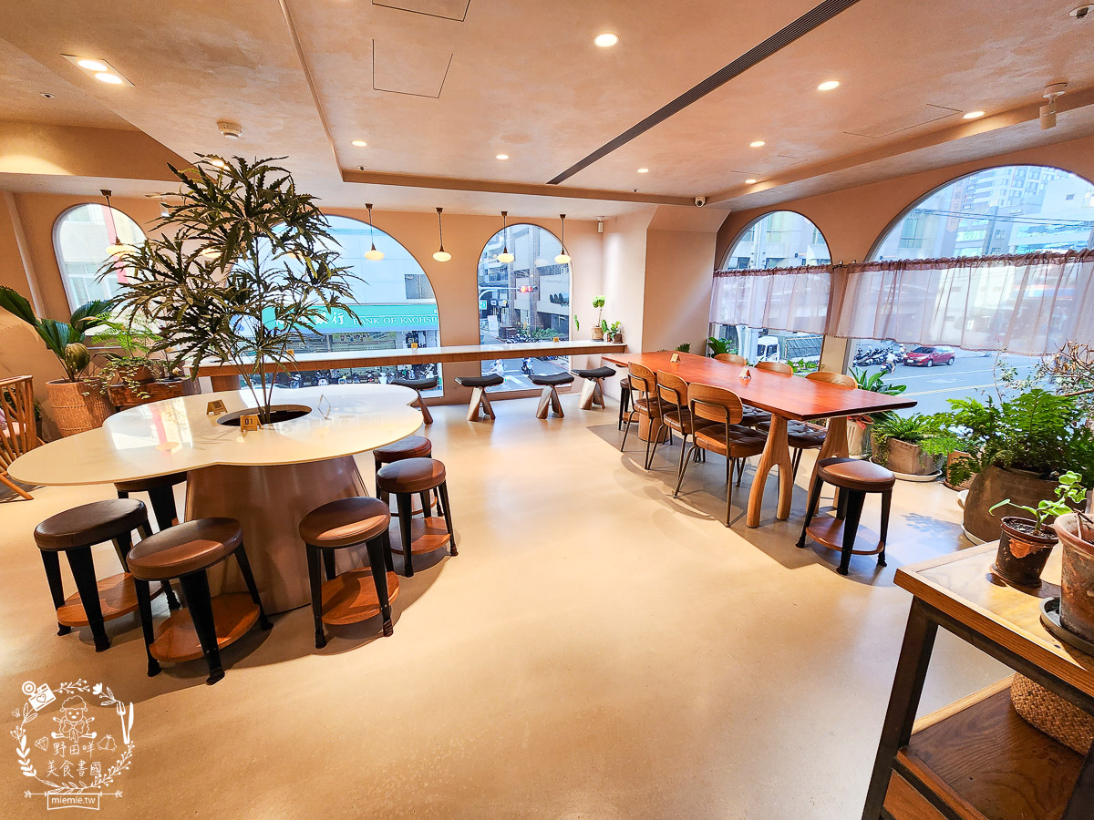 高雄網美咖啡廳推薦[隅室咖啡 us café 六合店]奢華高貴的絕美早午餐咖啡店！