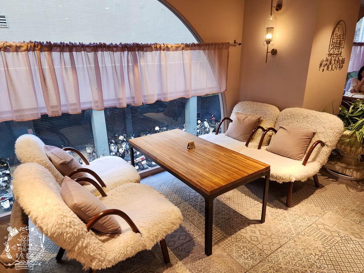 高雄網美咖啡廳推薦[隅室咖啡 us café 六合店]奢華高貴的絕美早午餐咖啡店！