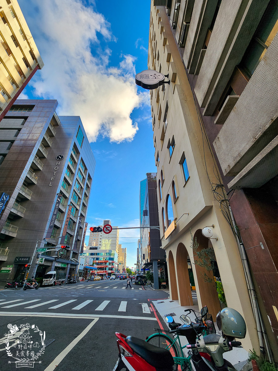 高雄網美咖啡廳推薦[隅室咖啡 us café 六合店]奢華高貴的絕美早午餐咖啡店！
