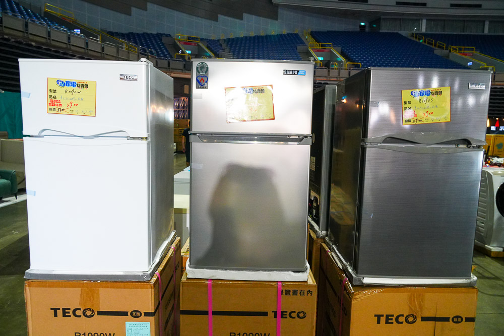 高雄巨蛋Fy家電聯合特賣會|家電最低3折起|行李箱65折|寢具買一送一|美妝保養價格超優惠!