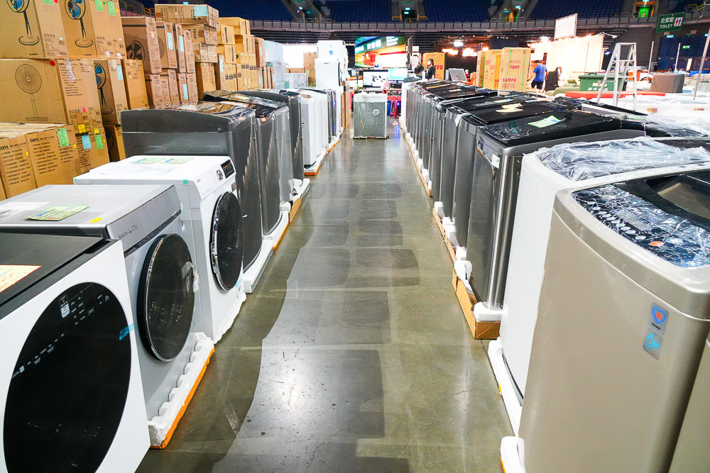 高雄巨蛋Fy家電聯合特賣會|家電最低3折起|行李箱65折|寢具買一送一|美妝保養價格超優惠!