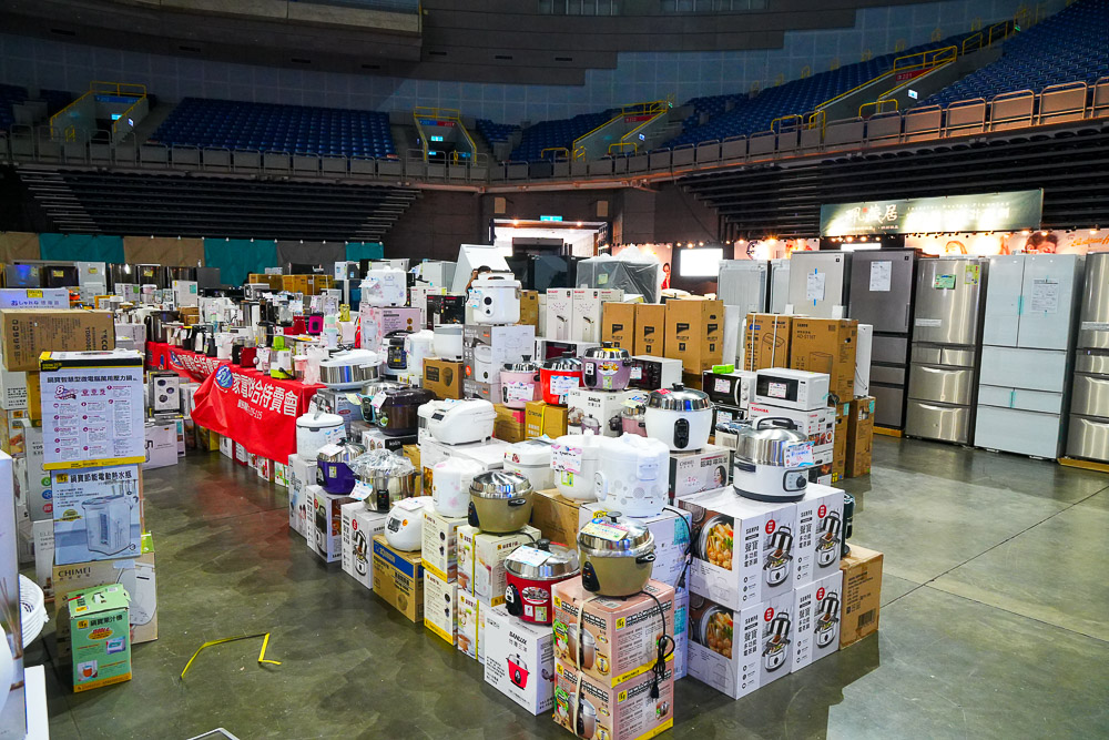 高雄巨蛋Fy家電聯合特賣會|家電最低3折起|行李箱65折|寢具買一送一|美妝保養價格超優惠!