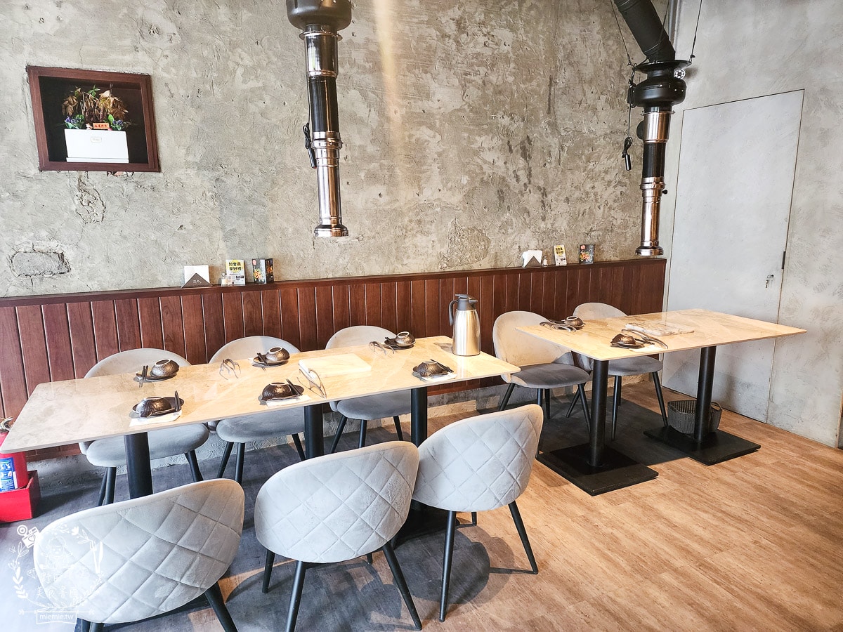 高雄單點燒肉推薦[湛燃日式燒肉]當日壽星贈送銷魂鮭魚麵！還有專人代烤超貼心！