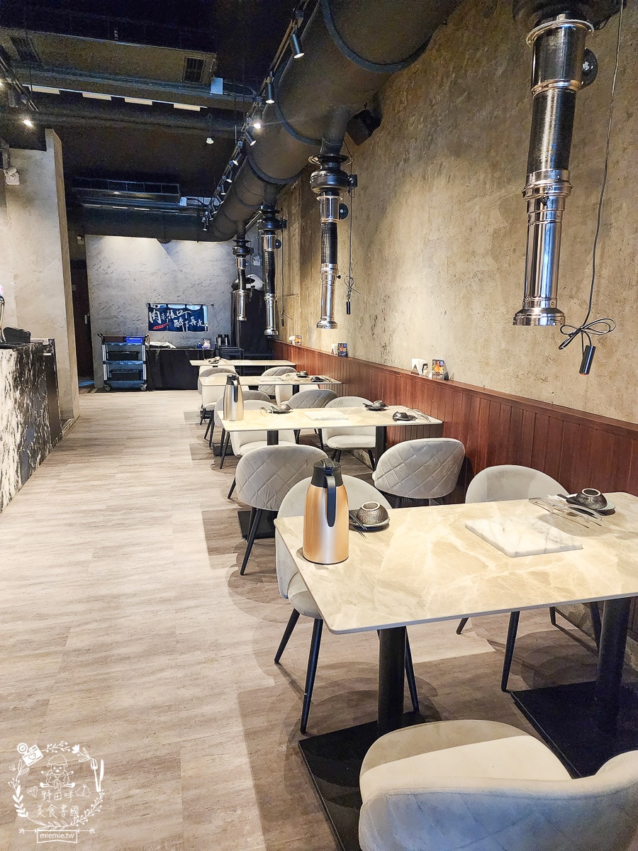 高雄單點燒肉推薦[湛燃日式燒肉]當日壽星贈送銷魂鮭魚麵！還有專人代烤超貼心！