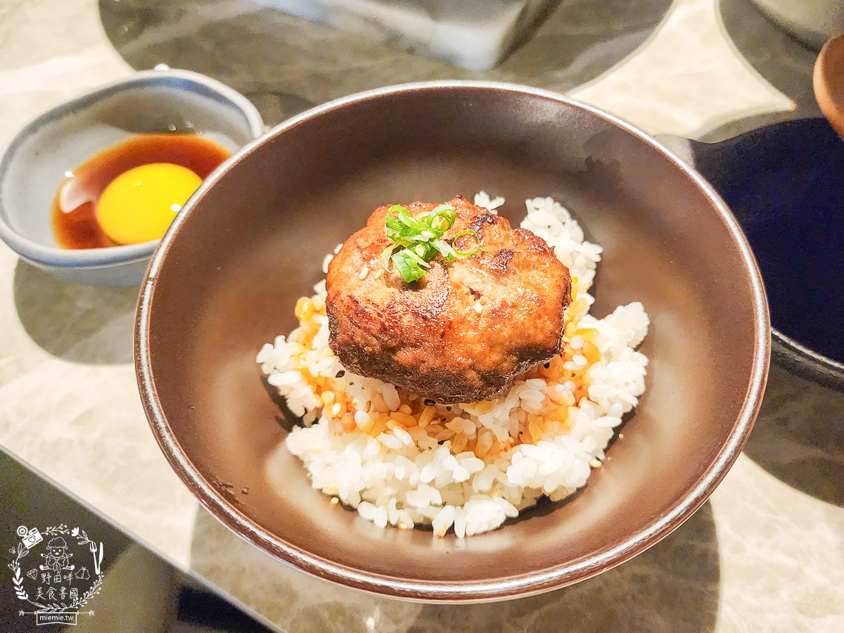 高雄單點燒肉推薦[湛燃日式燒肉]當日壽星贈送銷魂鮭魚麵！還有專人代烤超貼心！