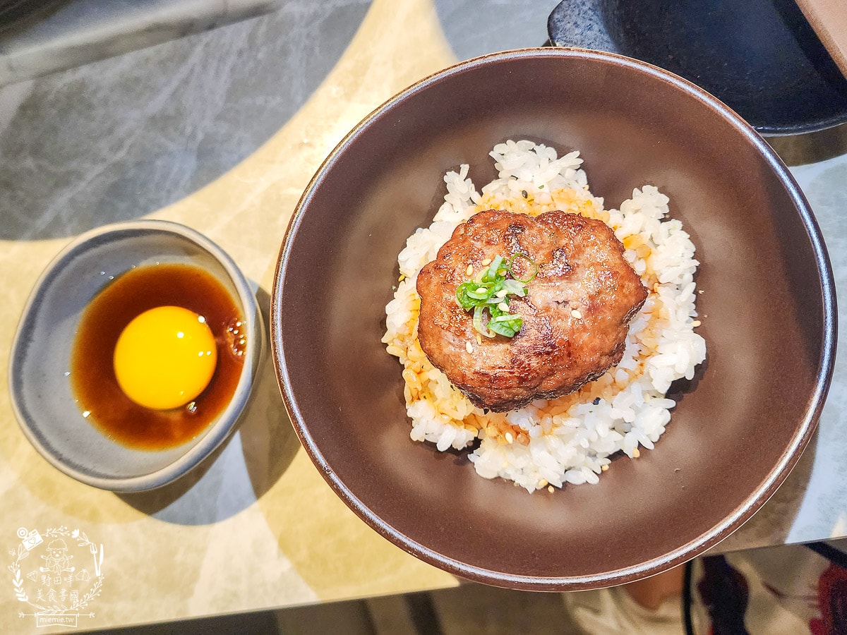 高雄單點燒肉推薦[湛燃日式燒肉]當日壽星贈送銷魂鮭魚麵！還有專人代烤超貼心！