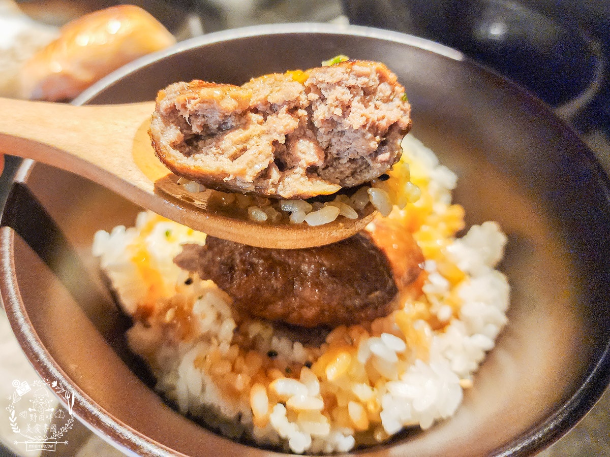 高雄單點燒肉推薦[湛燃日式燒肉]當日壽星贈送銷魂鮭魚麵！還有專人代烤超貼心！