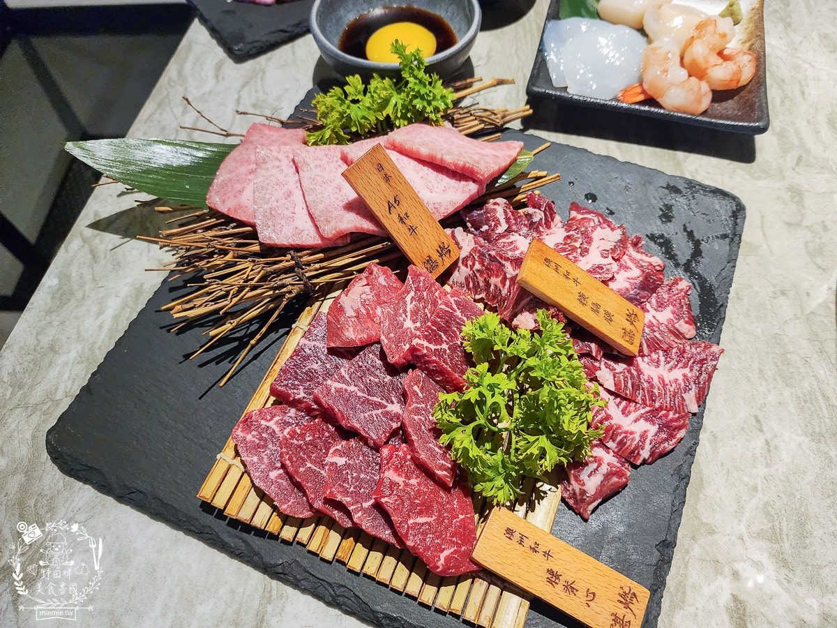 高雄單點燒肉推薦[湛燃日式燒肉]當日壽星贈送銷魂鮭魚麵！還有專人代烤超貼心！