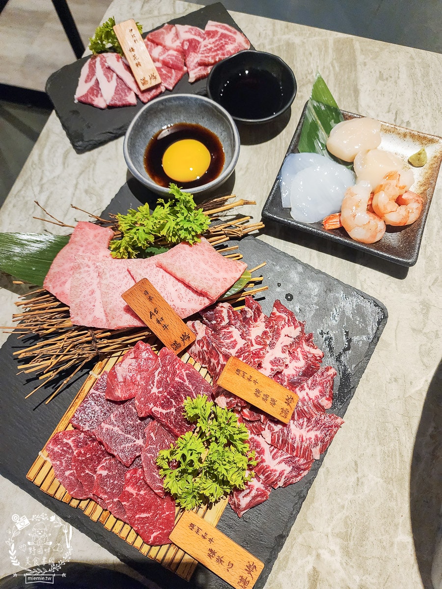 高雄單點燒肉推薦[湛燃日式燒肉]當日壽星贈送銷魂鮭魚麵！還有專人代烤超貼心！