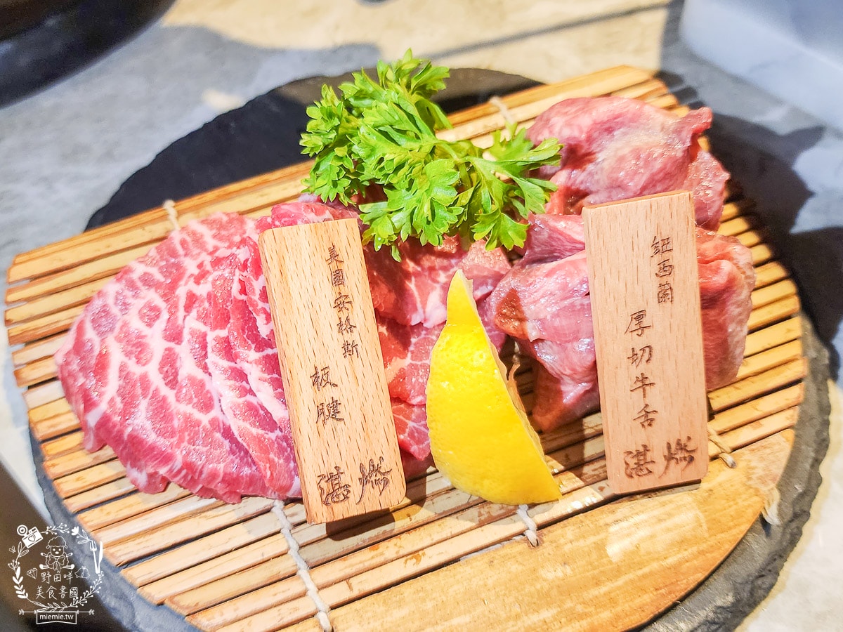 高雄單點燒肉推薦[湛燃日式燒肉]當日壽星贈送銷魂鮭魚麵！還有專人代烤超貼心！