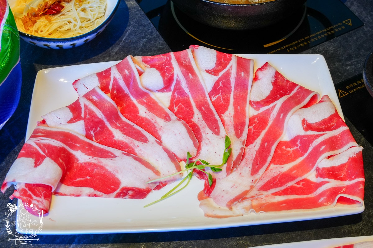 高雄尬鍋台式潮鍋進駐巨蛋商圈美食戰區!香濃迷人的炒雞火鍋+澎湃自助吧無限吃到飽! - 第22張圖 高雄尬鍋台式潮鍋進駐巨蛋商圈美食戰區!香濃迷人的炒雞火鍋+澎湃自助吧無限吃到飽!