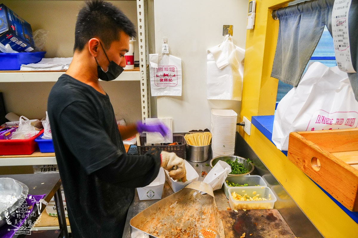 高雄苓雅鹽酥雞/鹹酥雞推薦[鹽酥紀]從屏東紅到高雄的文青鹽酥雞店!中興夜市宵夜鹽酥雞推薦!