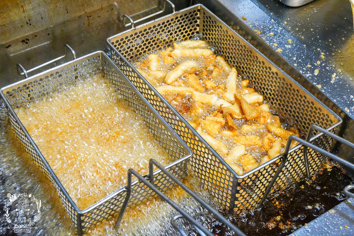 高雄苓雅鹽酥雞/鹹酥雞推薦[鹽酥紀]從屏東紅到高雄的文青鹽酥雞店!中興夜市宵夜鹽酥雞推薦!