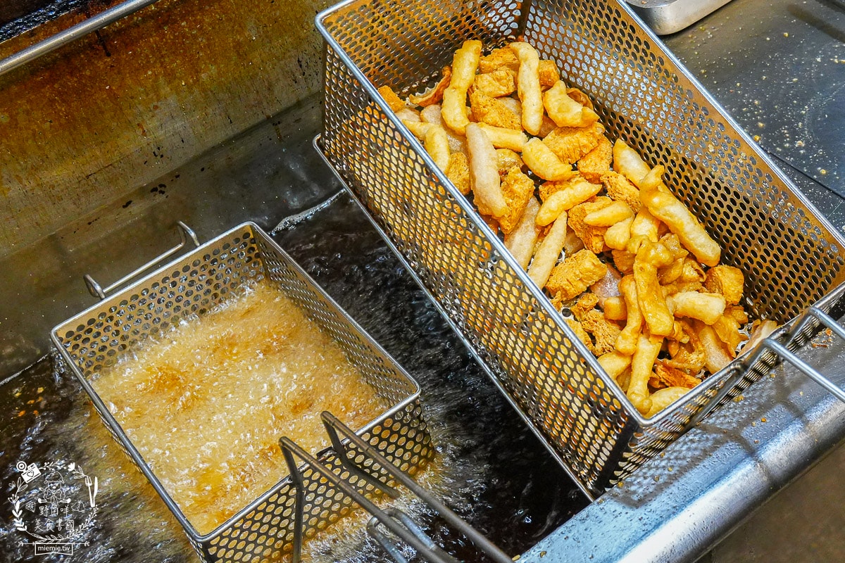 高雄苓雅鹽酥雞/鹹酥雞推薦[鹽酥紀]從屏東紅到高雄的文青鹽酥雞店!中興夜市宵夜鹽酥雞推薦!