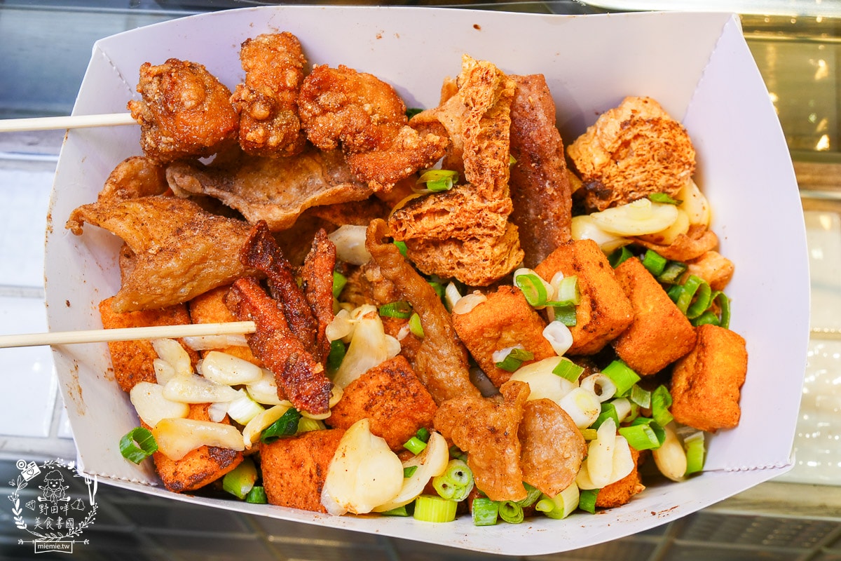 高雄苓雅鹽酥雞/鹹酥雞推薦[鹽酥紀]從屏東紅到高雄的文青鹽酥雞店!中興夜市宵夜鹽酥雞推薦!