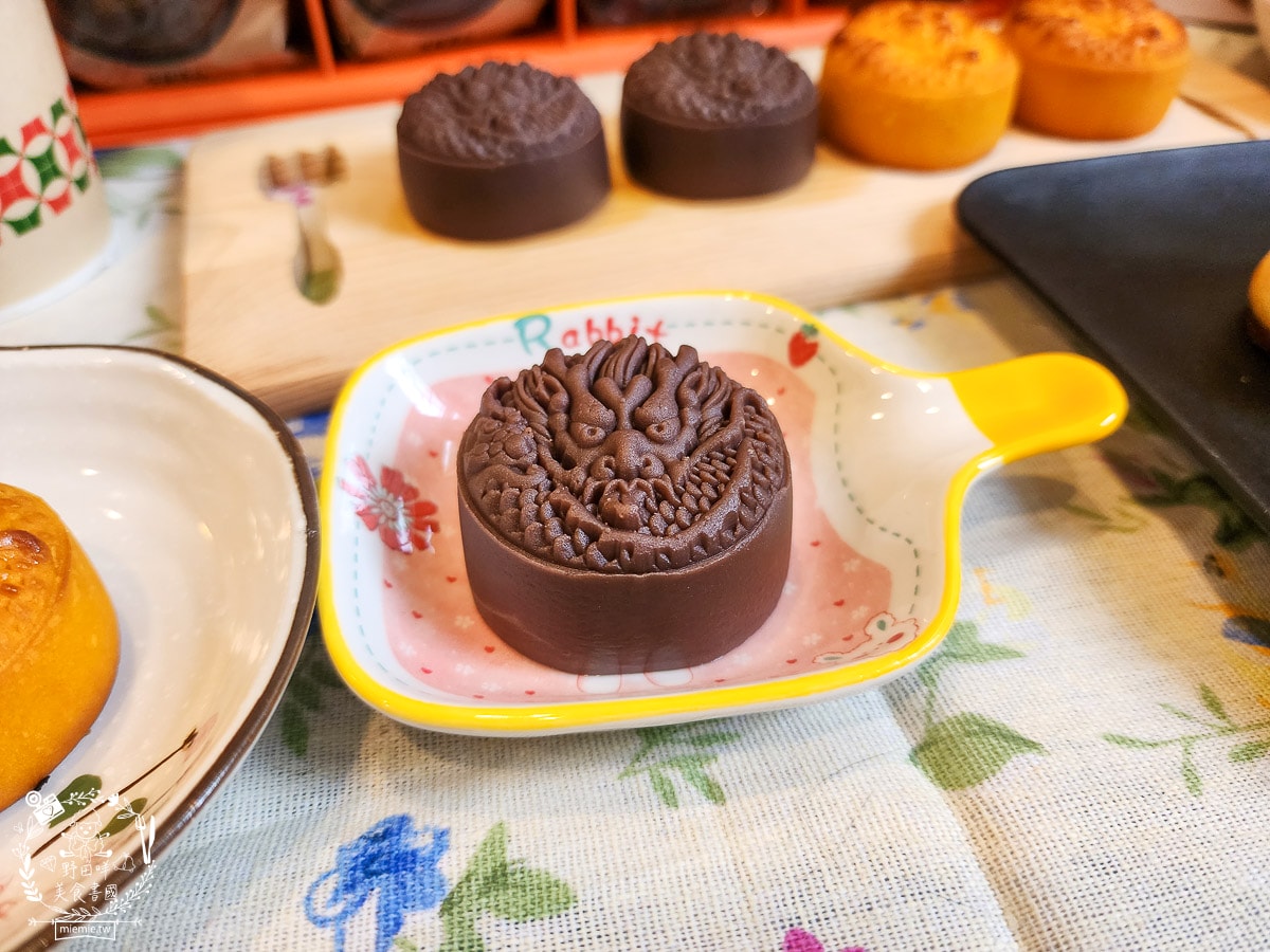 2024蛋黃酥推薦[楓茶記]被冰火菠蘿油耽誤的月餅店!人氣菠蘿蛋黃酥每年完售!龍年造型奶黃流心超霸氣!