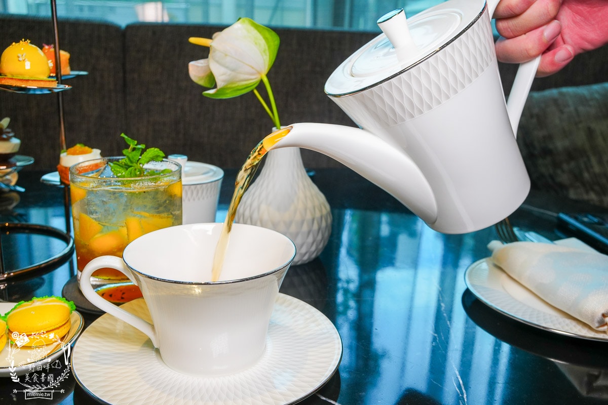 高雄洲際酒店BL.T33 大廳酒吧超夢幻奢華的英式下午茶甜點！高貴裝潢超適合網美打卡拍照！