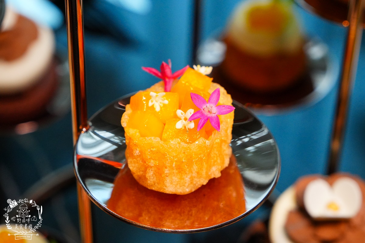 高雄洲際酒店BL.T33 大廳酒吧超夢幻奢華的英式下午茶甜點！高貴裝潢超適合網美打卡拍照！