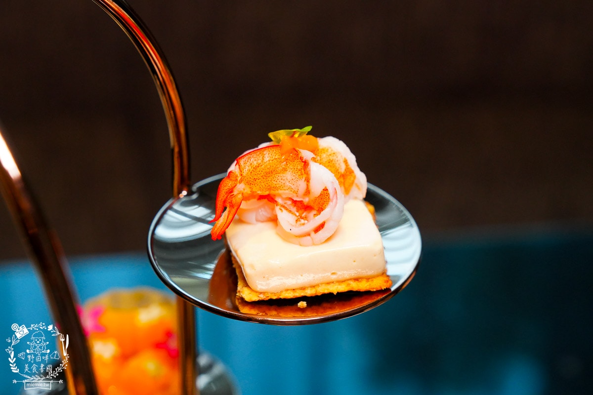 高雄洲際酒店BL.T33 大廳酒吧超夢幻奢華的英式下午茶甜點！高貴裝潢超適合網美打卡拍照！