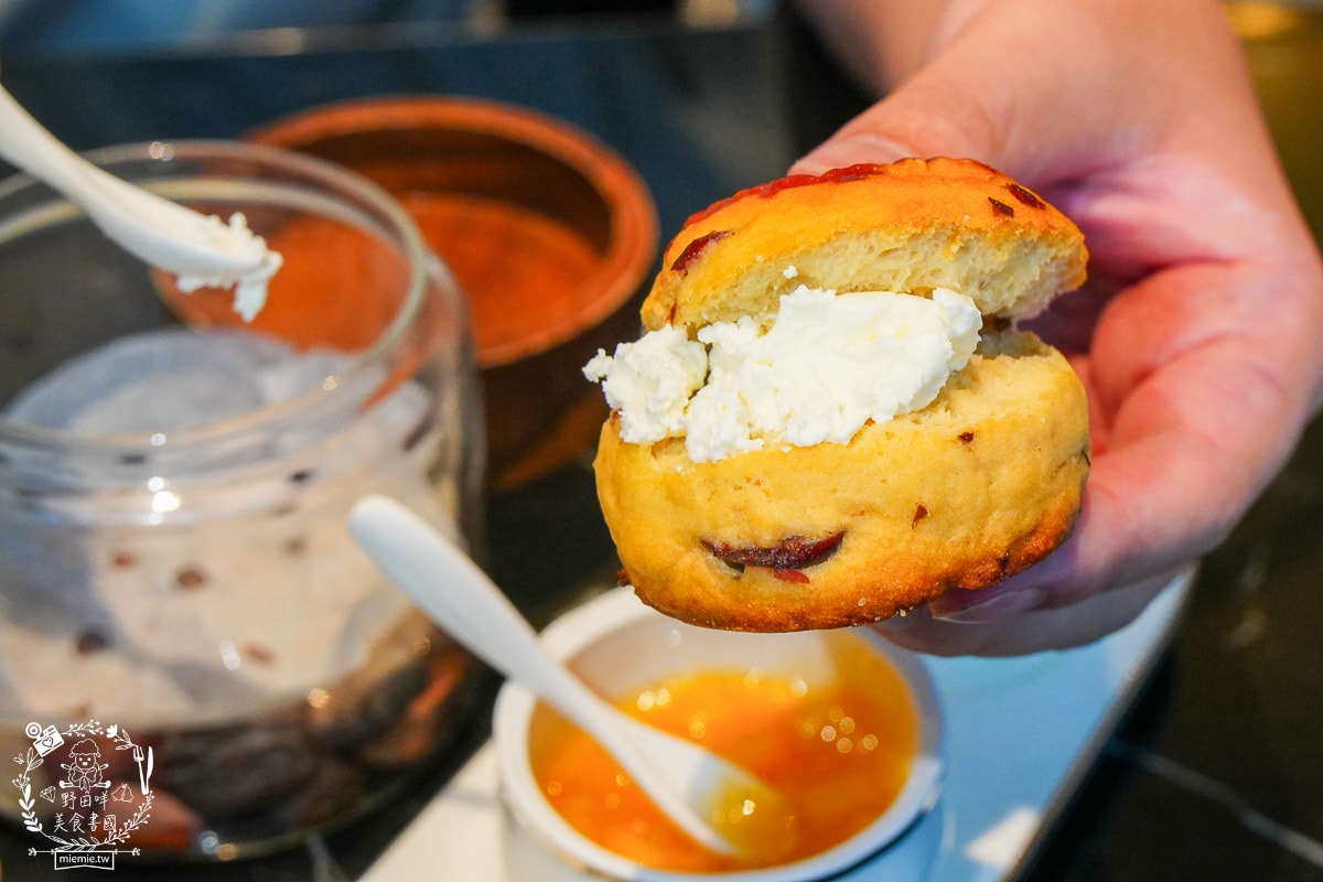 高雄洲際酒店BL.T33 大廳酒吧超夢幻奢華的英式下午茶甜點！高貴裝潢超適合網美打卡拍照！