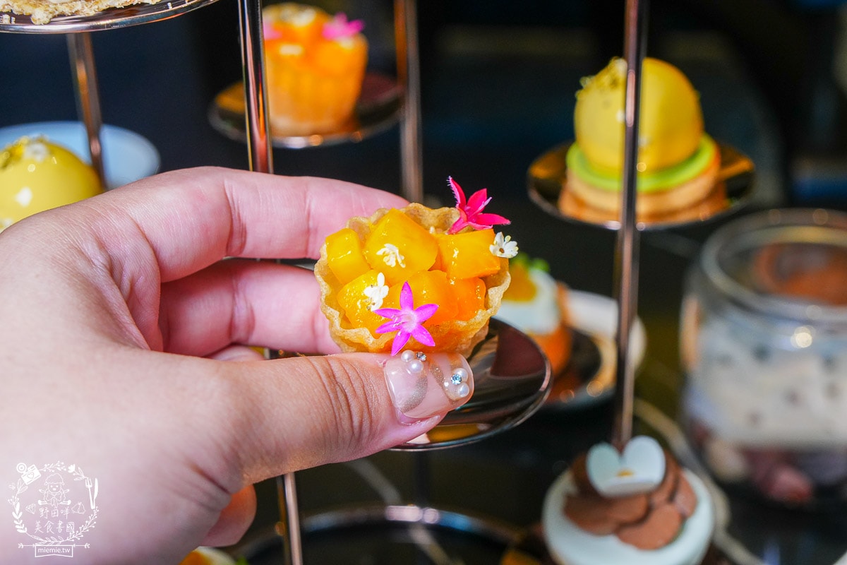 高雄洲際酒店BL.T33 大廳酒吧超夢幻奢華的英式下午茶甜點！高貴裝潢超適合網美打卡拍照！