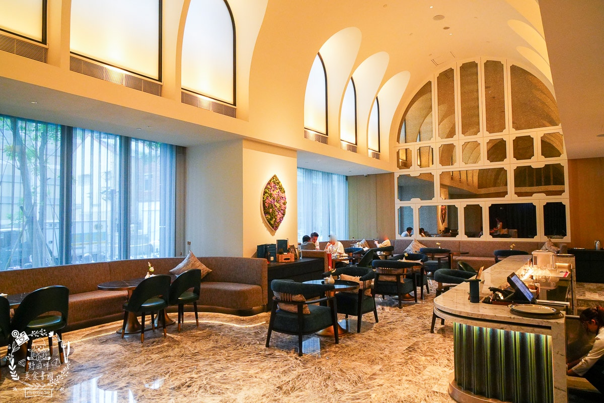 高雄洲際酒店BL.T33 大廳酒吧超夢幻奢華的英式下午茶甜點！高貴裝潢超適合網美打卡拍照！