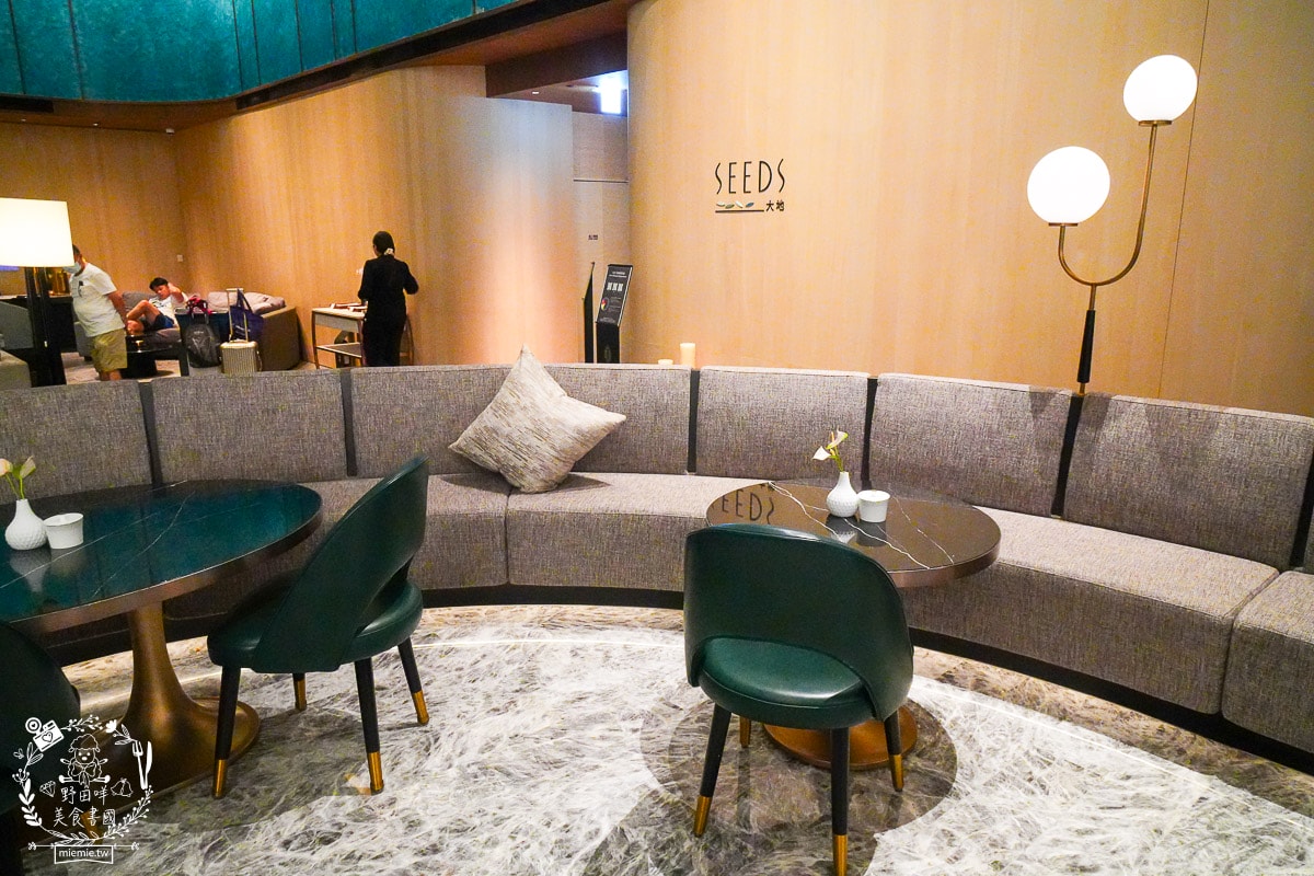 高雄洲際酒店BL.T33 大廳酒吧超夢幻奢華的英式下午茶甜點！高貴裝潢超適合網美打卡拍照！