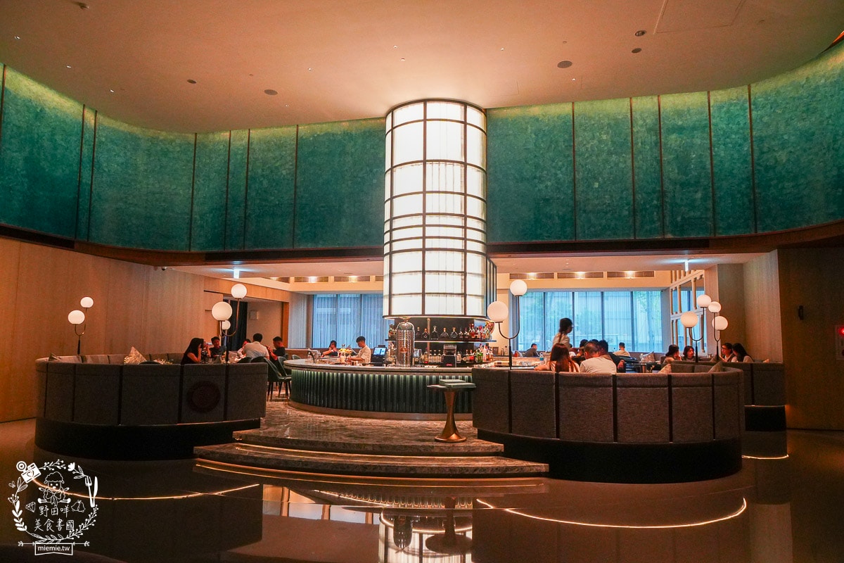 高雄洲際酒店BL.T33 大廳酒吧超夢幻奢華的英式下午茶甜點！高貴裝潢超適合網美打卡拍照！