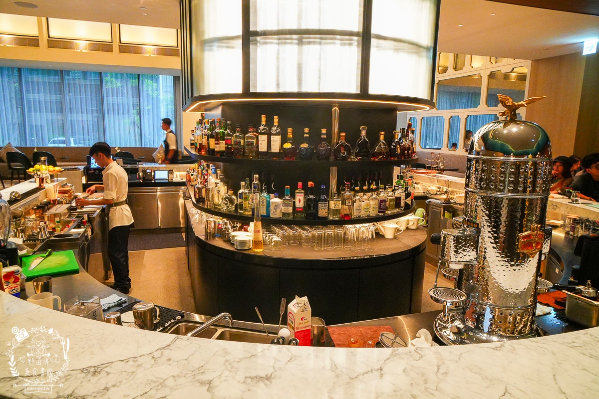 高雄洲際酒店BL.T33 大廳酒吧超夢幻奢華的英式下午茶甜點！高貴裝潢超適合網美打卡拍照！