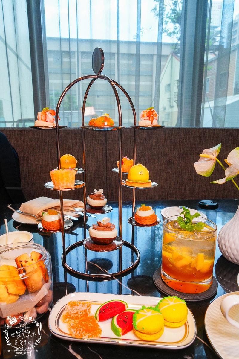 高雄洲際酒店BL.T33 大廳酒吧超夢幻奢華的英式下午茶甜點！高貴裝潢超適合網美打卡拍照！