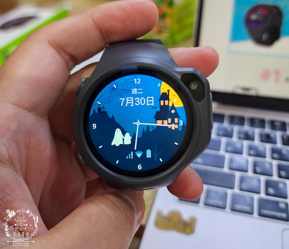 兒童智慧手錶推薦[myFirst Fone R1c 4G兒童智慧手錶]專屬社群安全群聊|精準定位即時通話|可錄音拍照傳送訊息