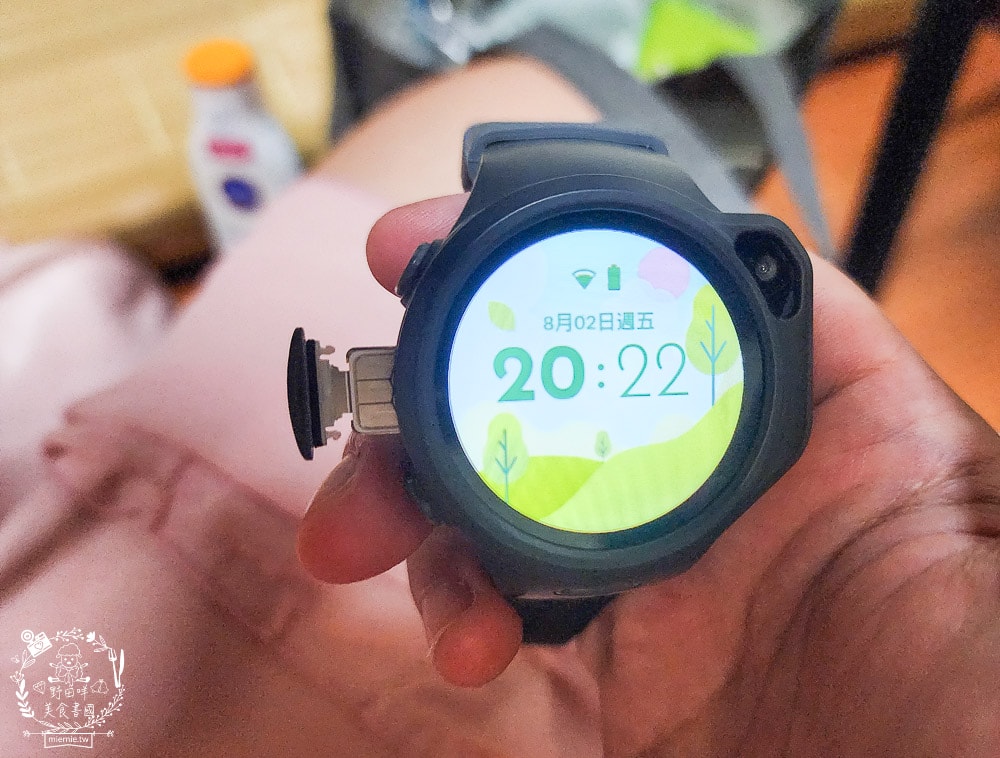 兒童智慧手錶推薦[myFirst Fone R1c 4G兒童智慧手錶]專屬社群安全群聊|精準定位即時通話|可錄音拍照傳送訊息