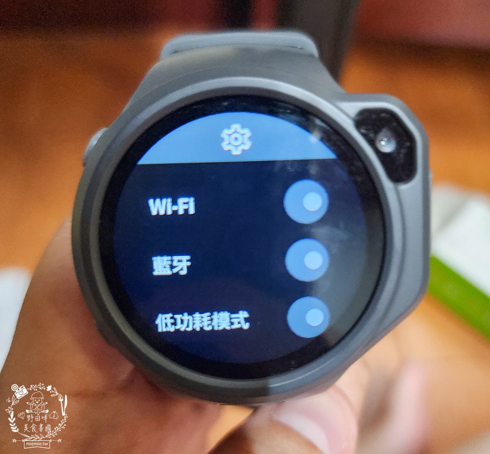 兒童智慧手錶推薦[myFirst Fone R1c 4G兒童智慧手錶]專屬社群安全群聊|精準定位即時通話|可錄音拍照傳送訊息