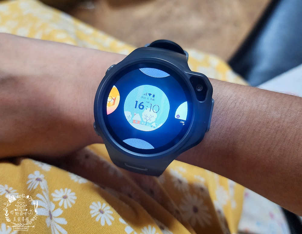 兒童智慧手錶推薦[myFirst Fone R1c 4G兒童智慧手錶]專屬社群安全群聊|精準定位即時通話|可錄音拍照傳送訊息