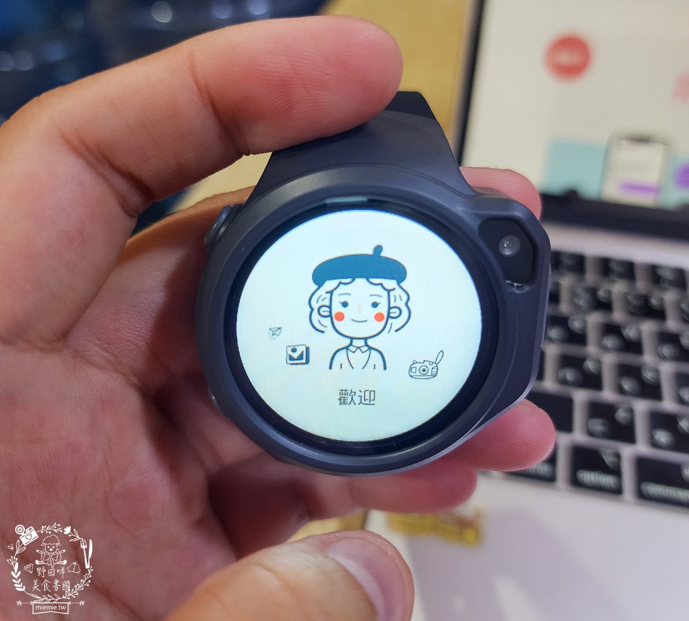 兒童智慧手錶推薦[myFirst Fone R1c 4G兒童智慧手錶]專屬社群安全群聊|精準定位即時通話|可錄音拍照傳送訊息