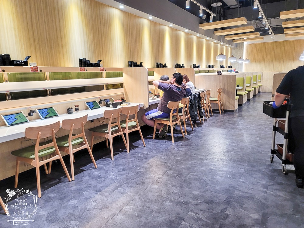 高雄首間一条通就在鳳山大潤發！引進了日本新幹線迴台系統的列車壽司！