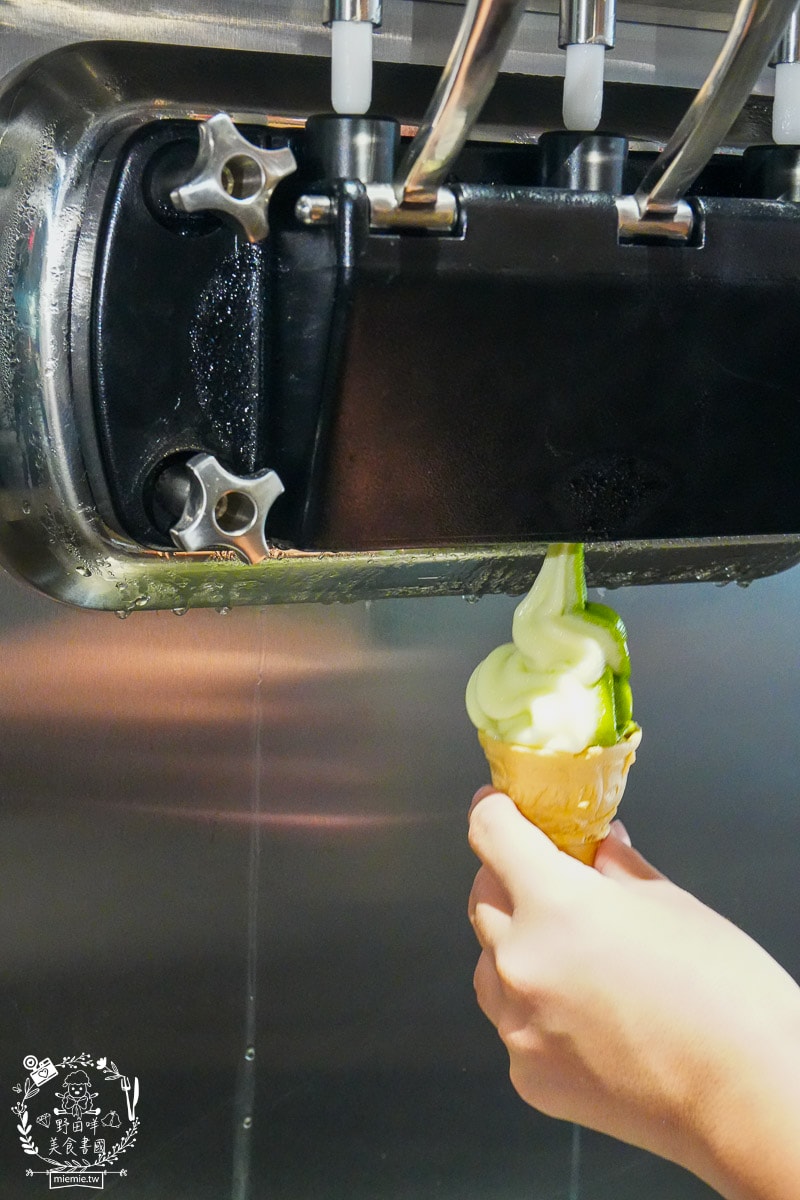 台南24小時火鍋推薦[九鼎鍋台南大同店]現切肉片居然能涮出鮮美牛肉湯？起司泡麵煮起來超銷魂～