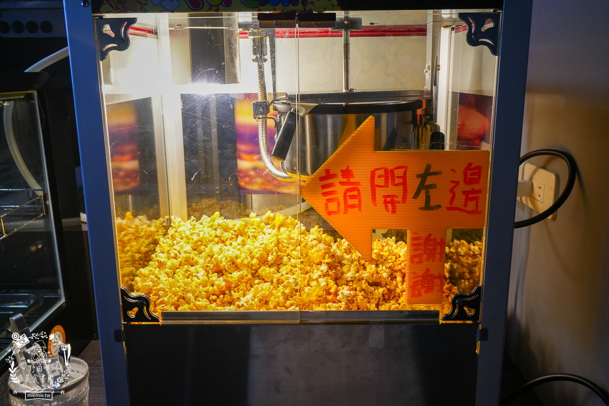 台南24小時火鍋推薦[九鼎鍋台南大同店]現切肉片居然能涮出鮮美牛肉湯？起司泡麵煮起來超銷魂～