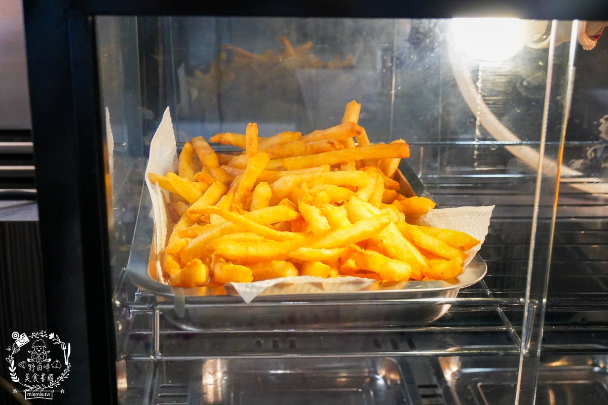 台南24小時火鍋推薦[九鼎鍋台南大同店]現切肉片居然能涮出鮮美牛肉湯？起司泡麵煮起來超銷魂～