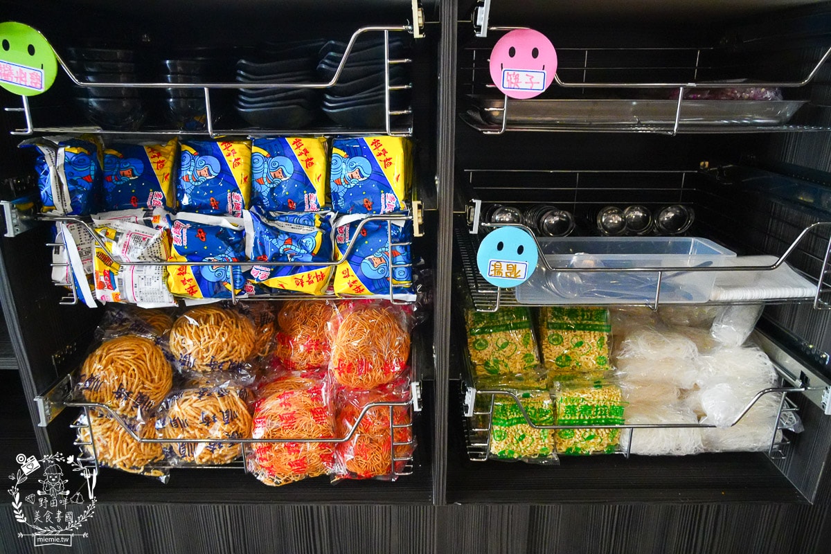 台南24小時火鍋推薦[九鼎鍋台南大同店]現切肉片居然能涮出鮮美牛肉湯？起司泡麵煮起來超銷魂～