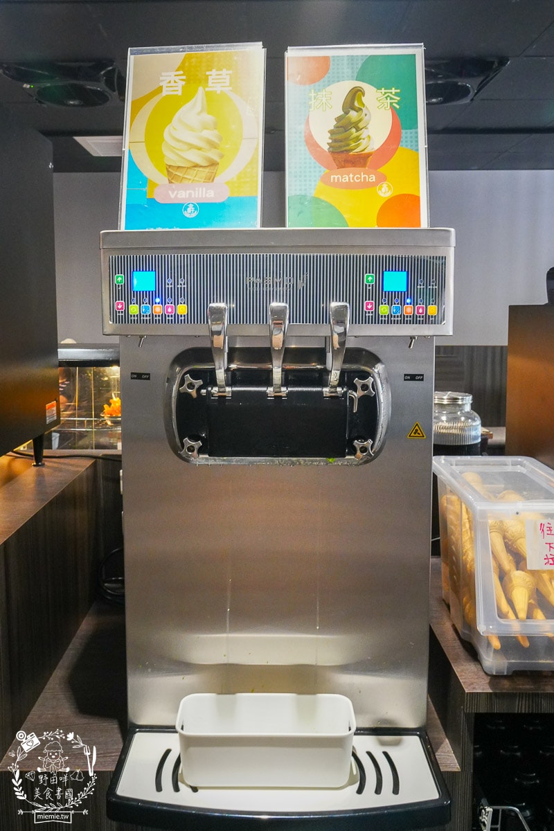 台南24小時火鍋推薦[九鼎鍋台南大同店]現切肉片居然能涮出鮮美牛肉湯？起司泡麵煮起來超銷魂～