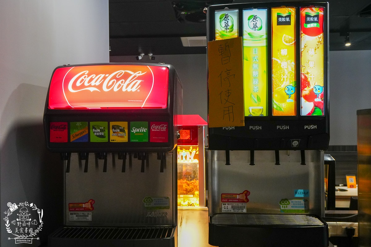 台南24小時火鍋推薦[九鼎鍋台南大同店]現切肉片居然能涮出鮮美牛肉湯？起司泡麵煮起來超銷魂～