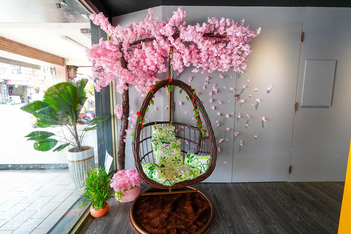 台南24小時火鍋推薦[九鼎鍋台南大同店]現切肉片居然能涮出鮮美牛肉湯？起司泡麵煮起來超銷魂～