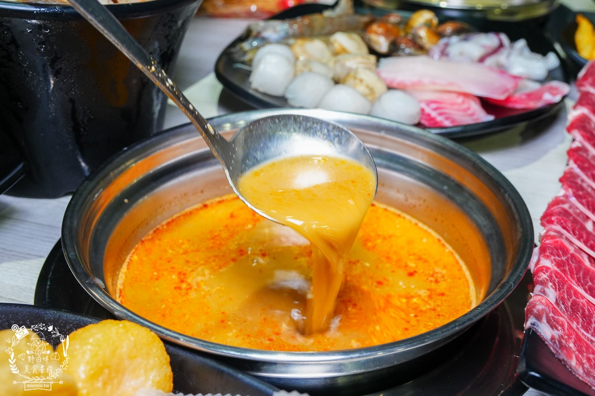 台南24小時火鍋推薦[九鼎鍋台南大同店]現切肉片居然能涮出鮮美牛肉湯？起司泡麵煮起來超銷魂～