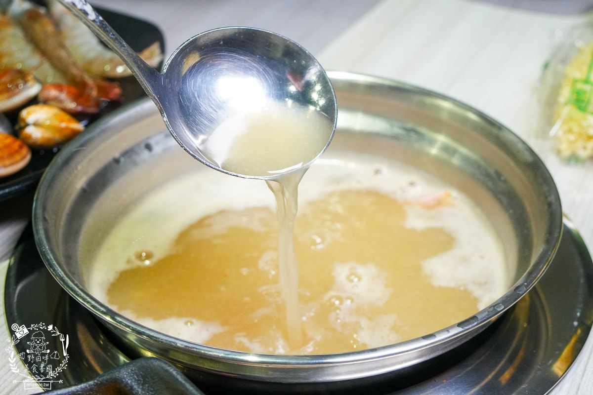 台南24小時火鍋推薦[九鼎鍋台南大同店]現切肉片居然能涮出鮮美牛肉湯？起司泡麵煮起來超銷魂～